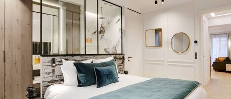 3 عدّة غرف نوم ومكواة/لوح كي وواي فاي وملاءات أسرّة