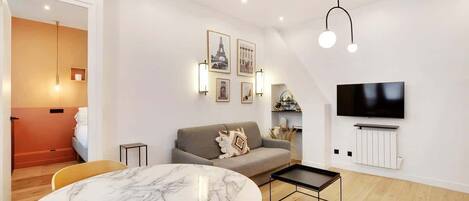 テレビ、書斎 / ワークスペース