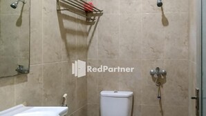 Bathroom - Palu City Guest House (Palu)
