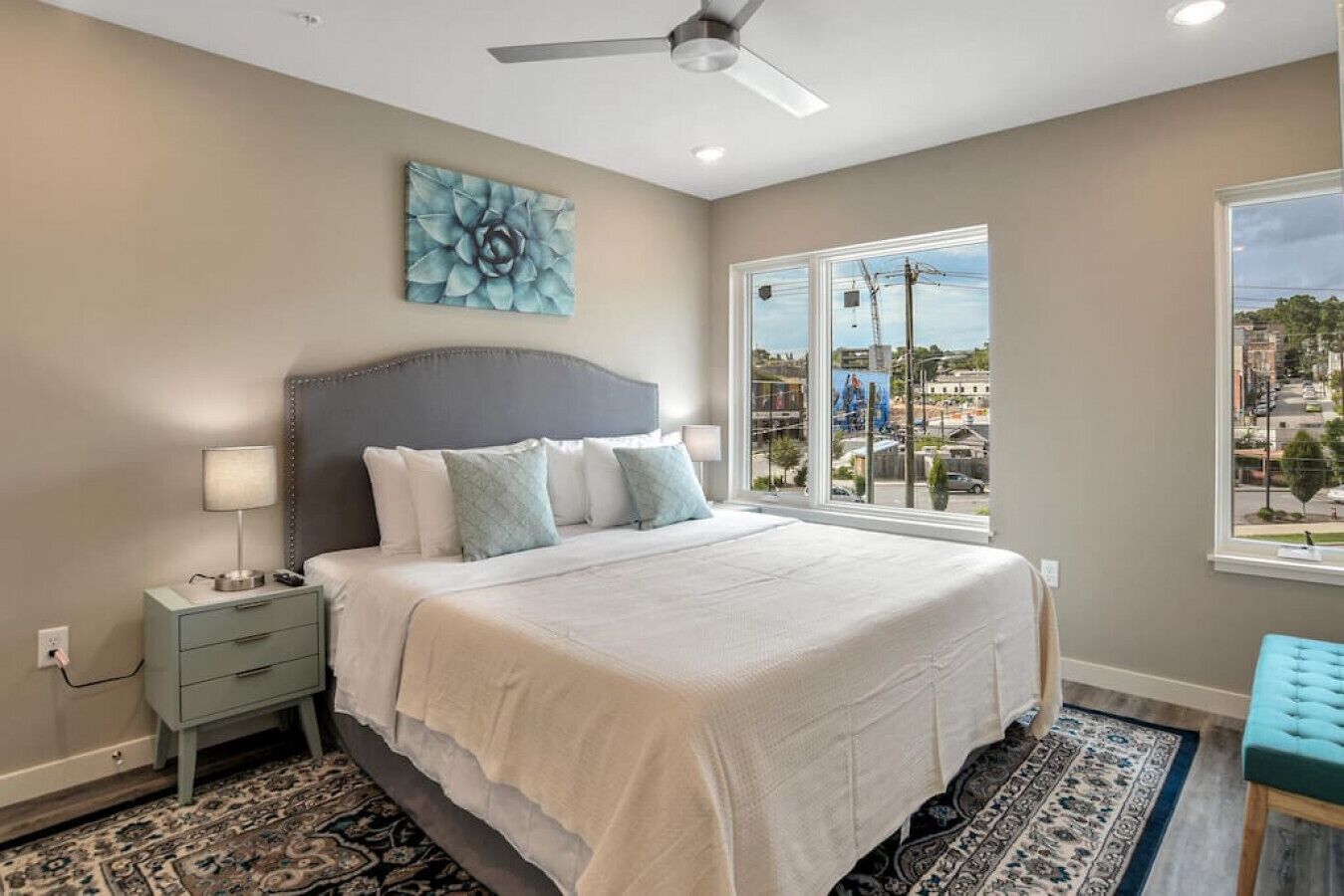 3 habitaciones, escritorio, tabla de planchar con plancha y wifi 