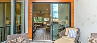 Chic Southside Three King Bedroom Townhome