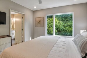 3 habitaciones, escritorio, tabla de planchar con plancha y wifi 