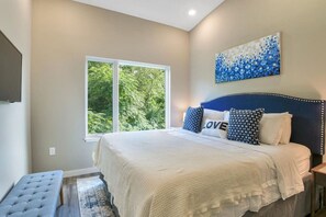 3 habitaciones, tabla de planchar con plancha, wifi y ropa de cama 