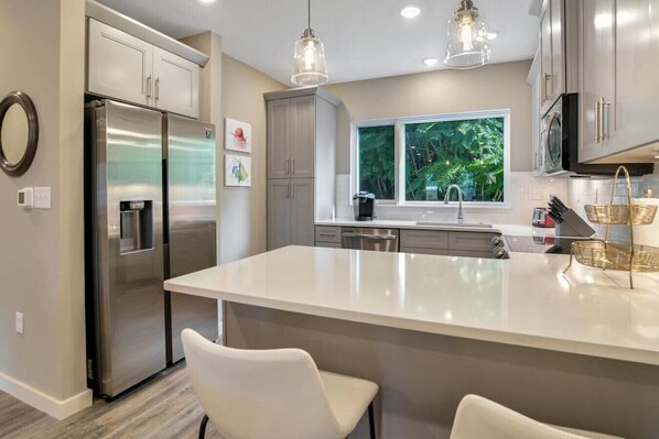 冰箱、微波炉、烤箱、炉灶