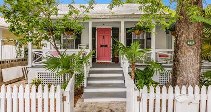 LA ENTRADA ROSA ~ Charming 1 Bedroom, 1 Bathroom w/ Loft in Old Town!