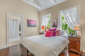 2 عدّة غرف نوم ومكواة/لوح كي وواي فاي مجانًا وملاءات أسرّة