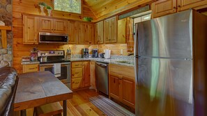 Cabin, 3 Bedrooms | Private kitchen