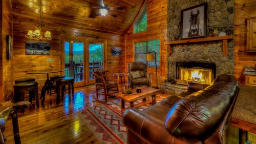 The Dogwood Cabin by Escape to Blue Ridge