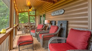 Room - The Dogwood Cabin by Escape to Blue Ridge (Mineral Bluff)