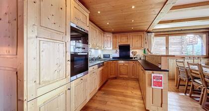 Wohnzimmer mit Swedisch Ofen, Küche mit Ceran-Kochfeld, Geschirrspüler, Nespresso Kaffeemachine und