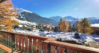 Wohnzimmer mit Bettcouch, Essecke, Kamin, getrennte Küche mit geschirrspüler und Nespresso Kaffeemac