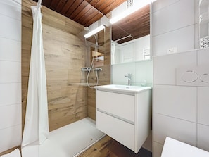 Hair dryer, towels
