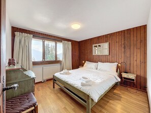 3 bedrooms, internet, bed sheets