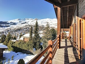 Property grounds - Summit attic, ski-to-door access from Le Rouge. (Verbier)