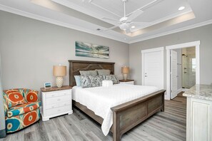 7 bedrooms, iron/ironing board, free WiFi, bed sheets - Waterfront Creek Front Home w/ Pool & Private Dock for 20 Guests (Garden City Beach)