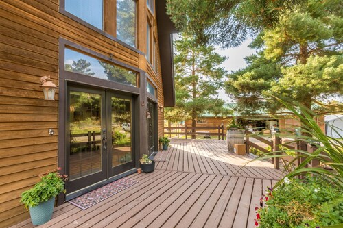 2.5 Acres! Unique Colorado Cabin | Minutes to Downtown Ouray | STR2025-063