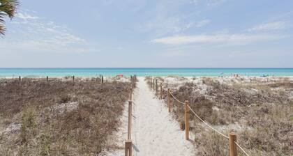 Townhouse w/Gulf Views! Very Short walk to the Beach! Next to Pool!