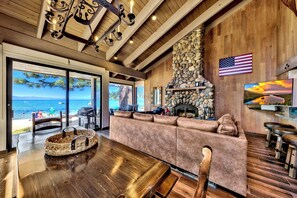 Smart TV, fireplace, DVD player