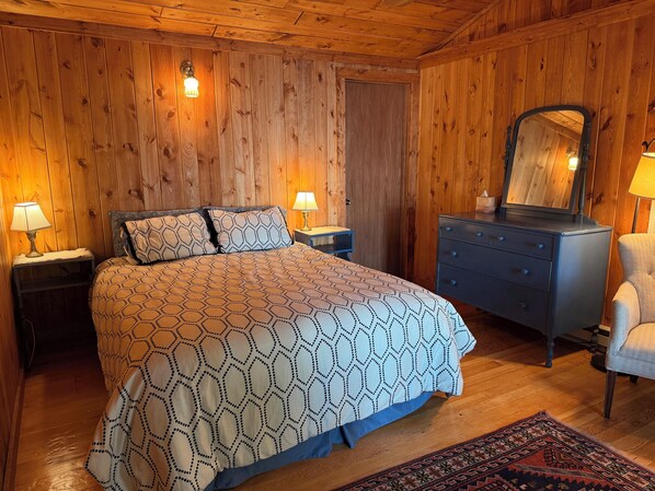 4 bedrooms, desk, iron/ironing board, free WiFi