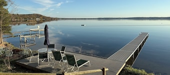 Charming Lakefront Cottage on Torch Lake - walking distance to Alden