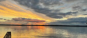 Charming Lakefront Cottage on Torch Lake - walking distance to Alden