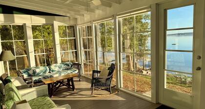 Torch Lake Cottage • Screened-Porch • Walk to Alden • Historic Family Retreat
