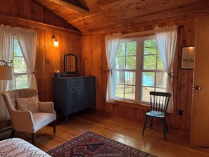 4 soverom, skrivebord, strykejern/-brett og wi-fi (inkludert)