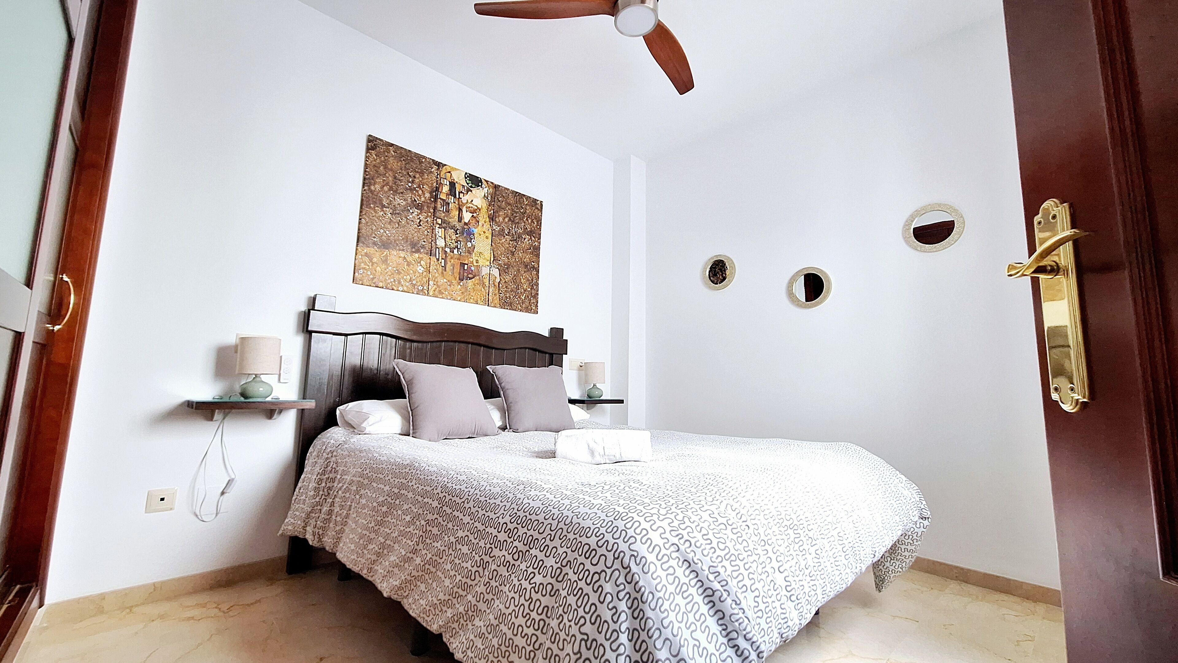 2 quartos, ferros/tábuas de passar roupa, Wi-Fi de cortesia