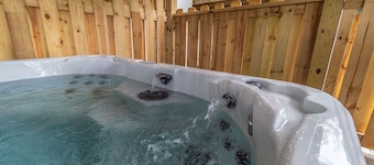 Yough Guest House | 3BR,2BA,Hot Tub, Downtown Ohiopyle!