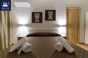 1 bedroom, travel cot, free WiFi, bed sheets