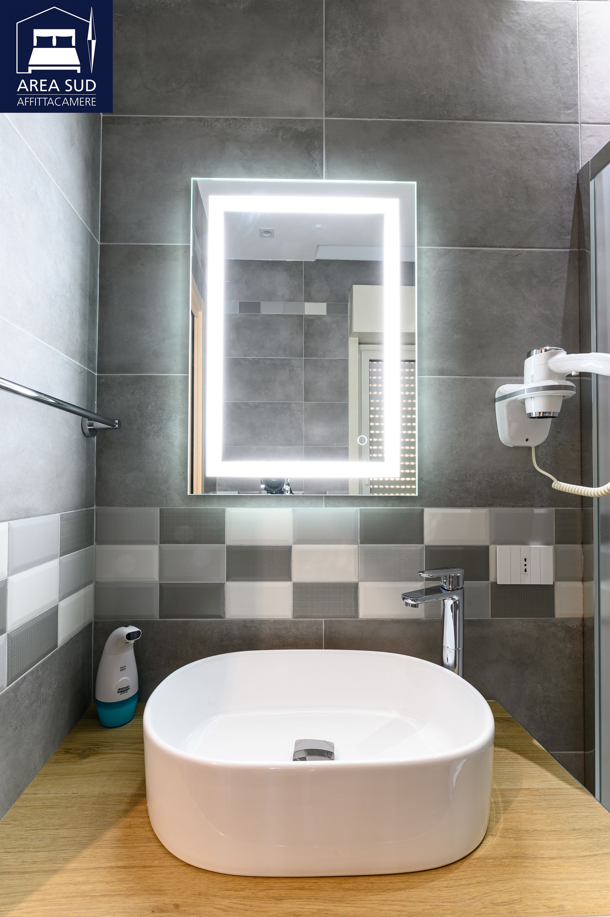 Hårføner, håndklær, såpe og toalettpapir