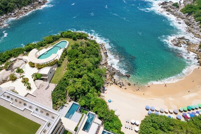 Resort-Style Amenities & Modern Decor