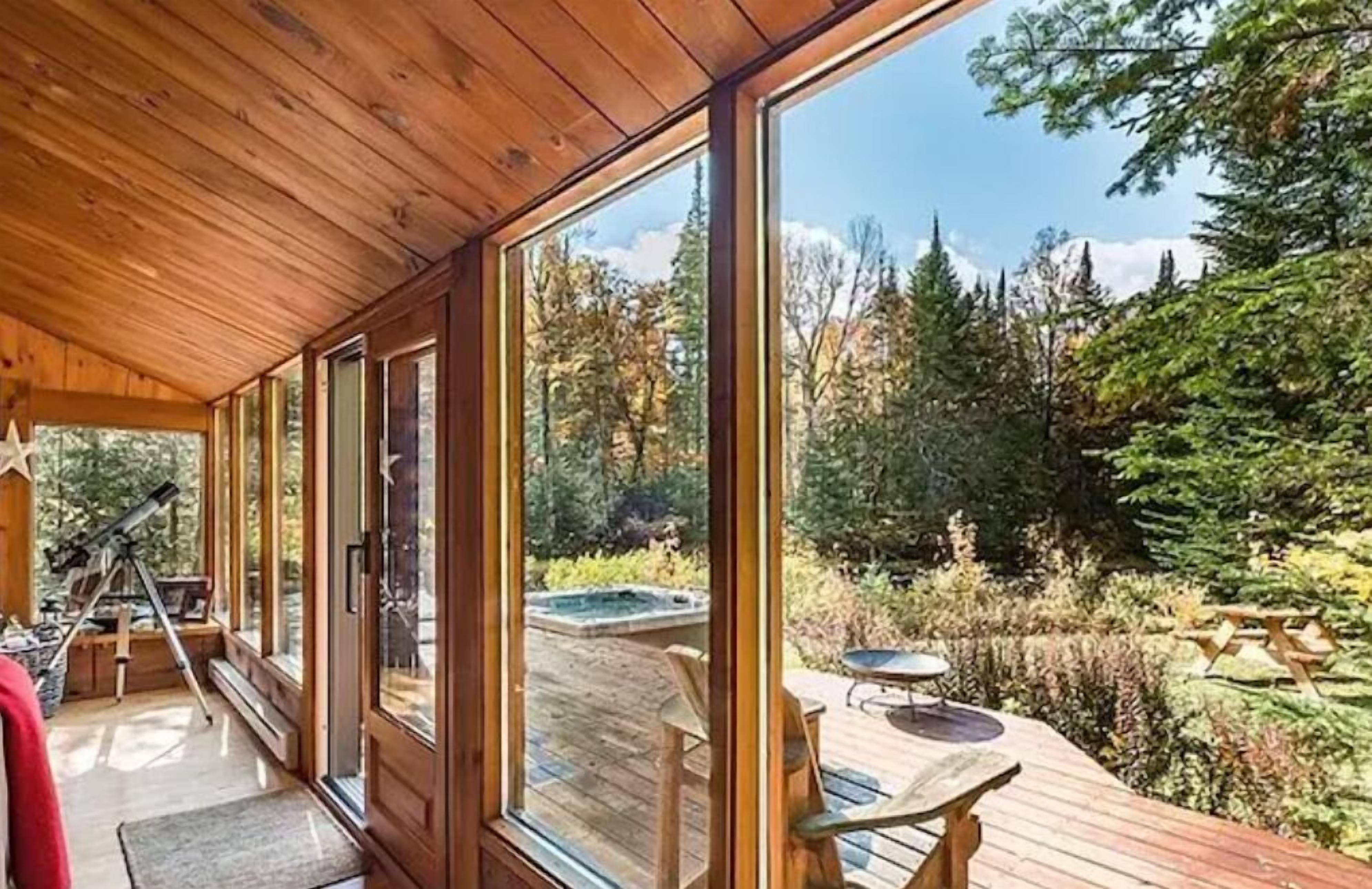 Comfort Chalet | 2 bedrooms, premium bedding, individually furnished, laptop workspace
