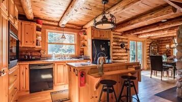 Comfort Chalet | Private kitchen | Full-sized fridge, microwave, oven, stovetop