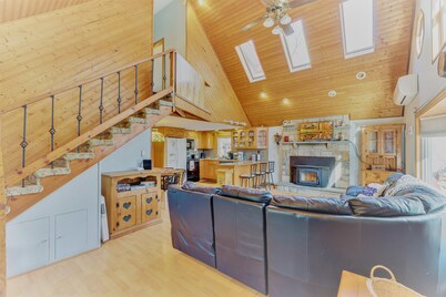 ARROWHEAD LAKE - Ski Chalet- Gameroom, Firepit - Lake View, Walk to Beach/Island