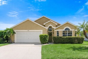 Exterior - Sunny Pool, Game Room, Near Disney, Walk to #GKTW! (Kissimmee)