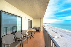 Condo (3 Bedrooms) | Property amenity