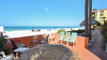 Condo (3 Bedrooms) | Property amenity