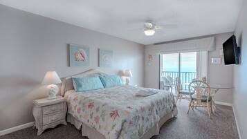 Condo (3 Bedrooms) | Property amenity