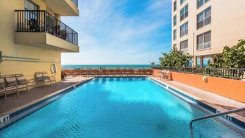 Condo (3 Bedrooms) | Property amenity