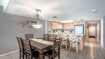 Condo (3 Bedrooms) | Property amenity