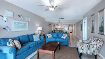 Condo (3 Bedrooms) | Property amenity