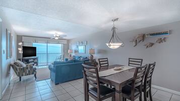Condo (3 Bedrooms) | Property amenity