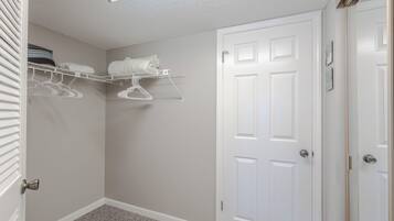 Condo (3 Bedrooms) | Property amenity
