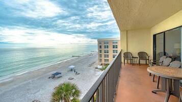 Condo (3 Bedrooms) | Property amenity
