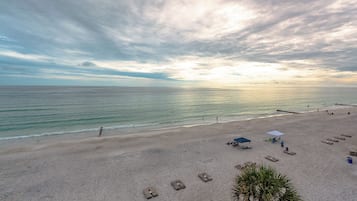 Condo (3 Bedrooms) | Property amenity