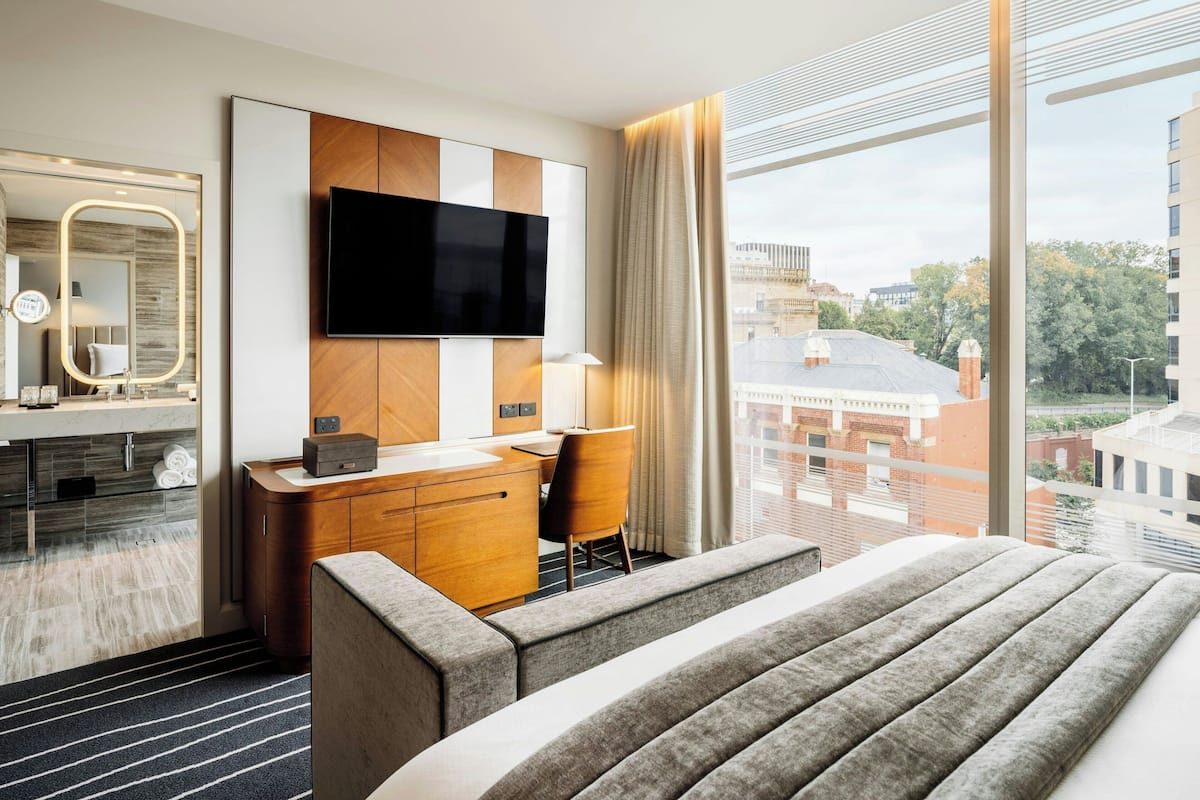 Kamer, 1 kingsize bed, niet-roken | Italiaanse Frette-lakens, luxe beddengoed, pillowtop-bedden, een minibar