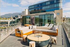 Aurora Suite | Frette Italian sheets, premium bedding, pillowtop beds, minibar - The Tasman, a Luxury Collection Hotel, Hobart (Hobart)
