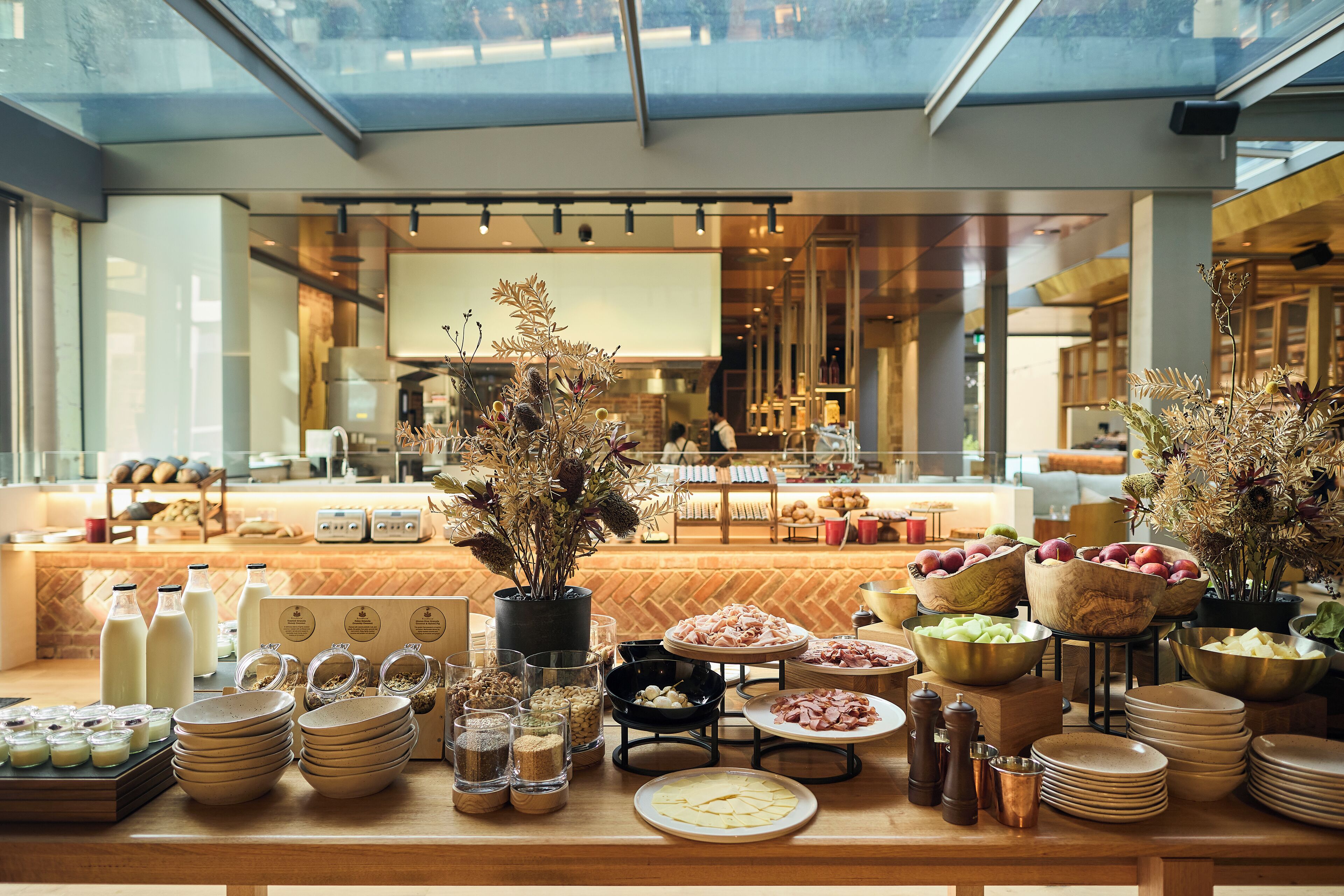 อาหารเช้าชุดใหญ่สไตล์อังกฤษทุกวัน (AUD 58 ต่อคน)