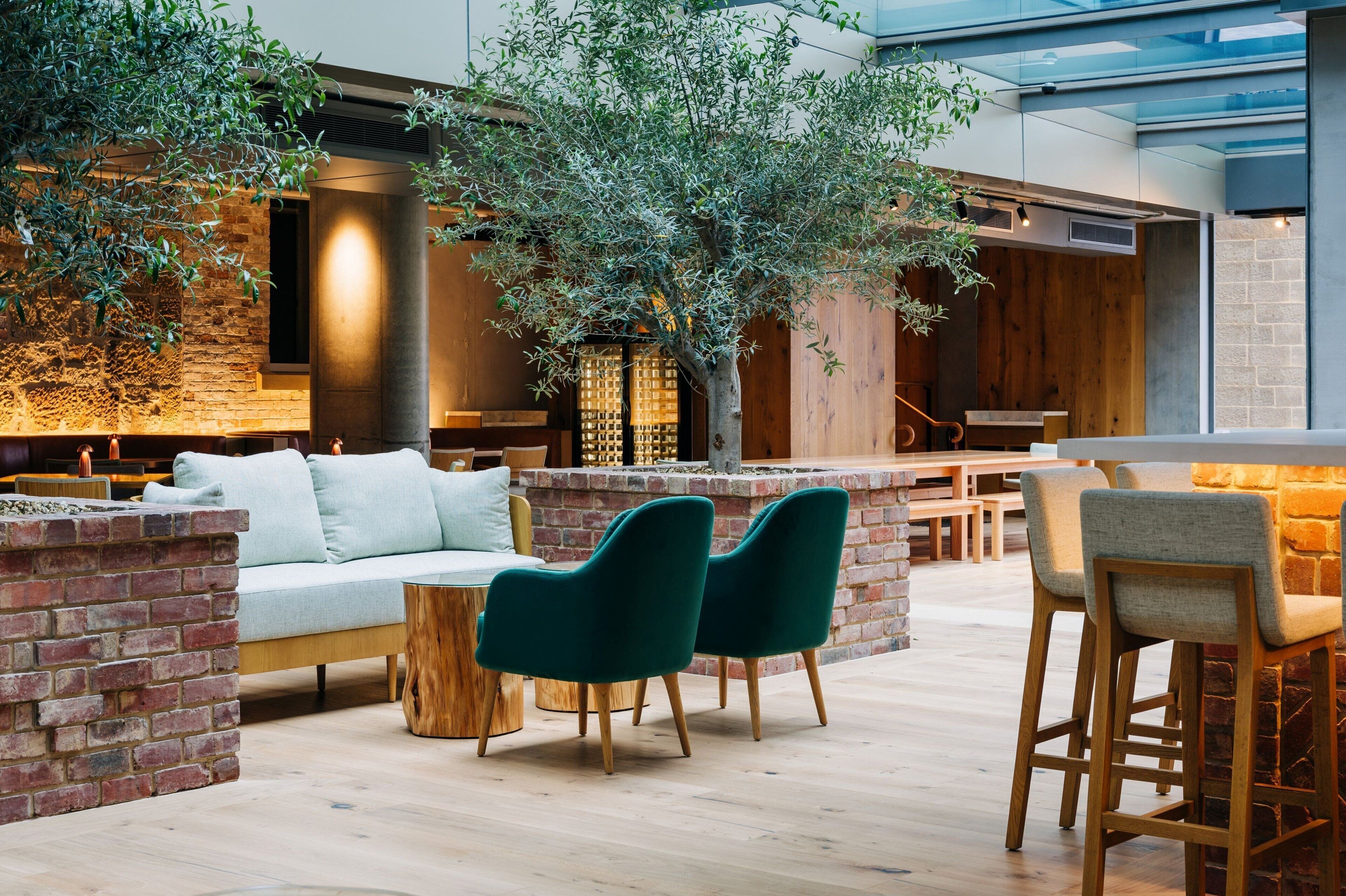 breakfast and dinner served, italian cuisine